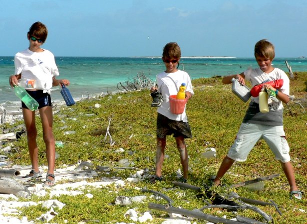 35- Les enfants denoncent le rejet de dechets 